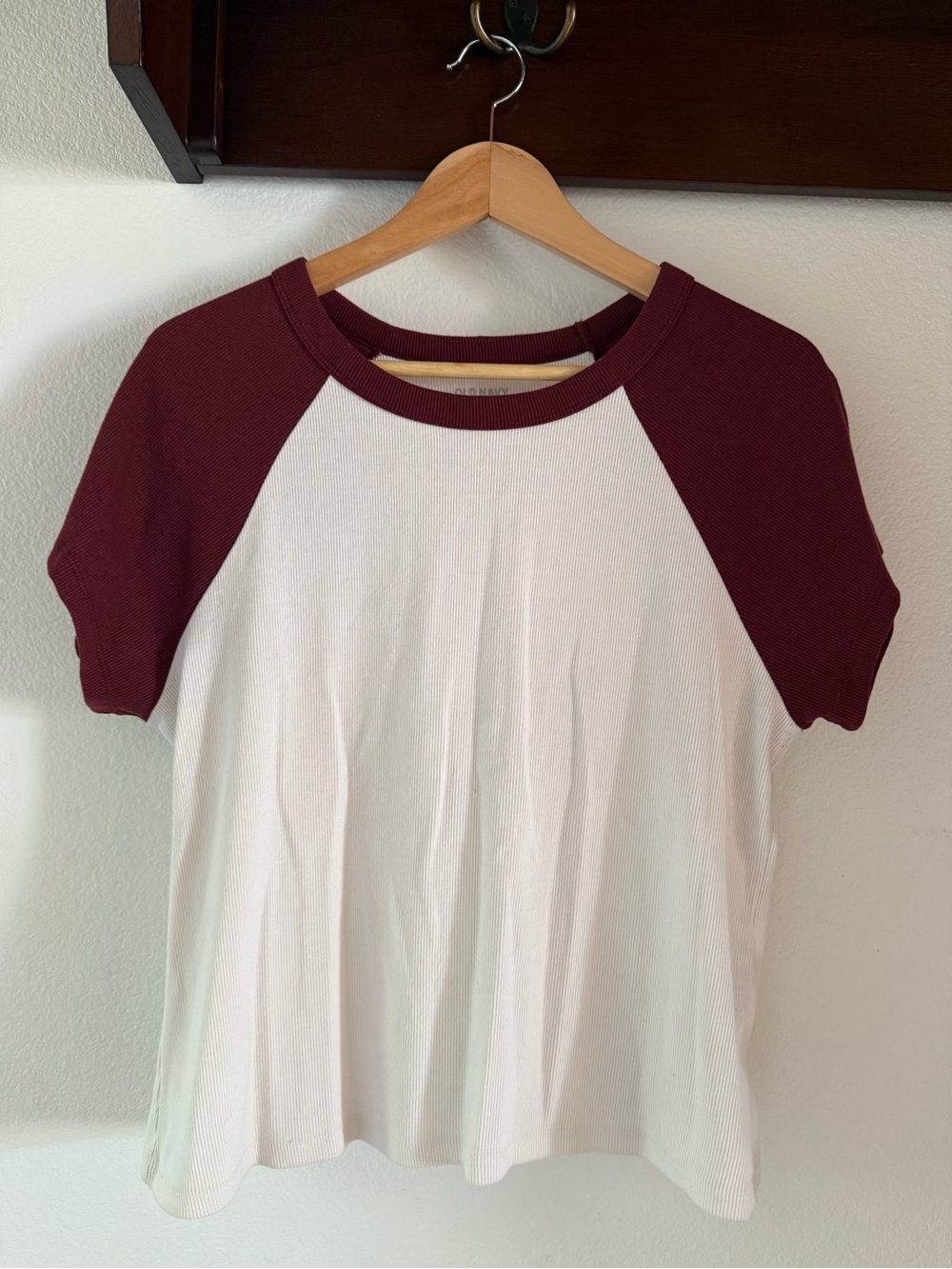 Old Navy Snug Ribbed White & Burgundy Raglan Short Sleeve Tee